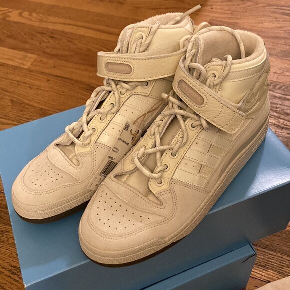 Seller photo, Poshmark